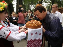 У Дніпропетровську почесний громадянин міста Йосип Кобзон посадив дерево і згадав перший поцілунок